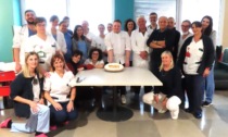 Valsecchi, campione dal cuore d'oro, dona una torta mondiale al reparto di Oncologia
