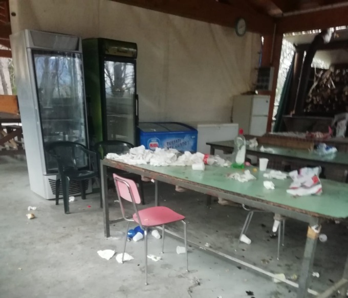 Parco degli Alpini devastato dai vandali
