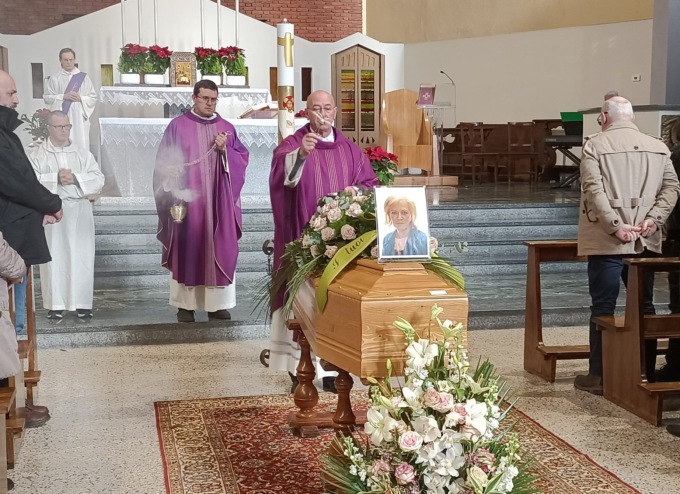 Commosso addio all’ex assessore e insegnante Regina Rossi