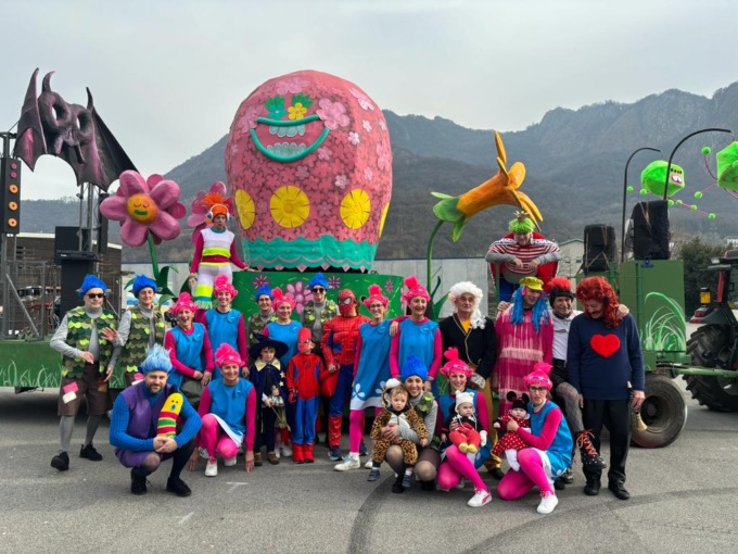Valmadrera, Carnevale con i Trolls e la gara per il miglior costume