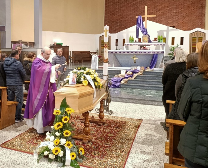 Commosso addio Valter Tavola, “morto dopo una dolorosa Via Crucis”