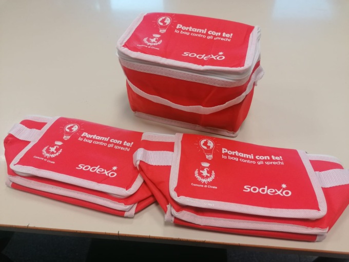 Consegnate le “schiscette” agli alunni di Civate