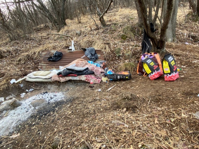 Ballabio: trovato un accampamento di spacciatori nel bosco