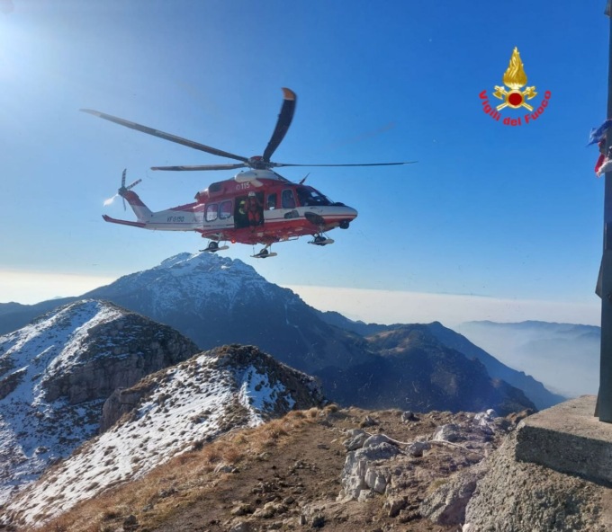 Ragazza recuperata sul Due Mani dai Vigili del Fuoco