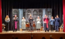 Una città sul palcoscenico: un successo per lo spettacolo "Non tutti i santi vengono per nuocere"