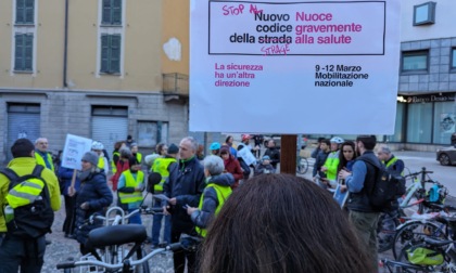 Nuovo codice della strada: a Lecco la protesta contro il "Codice della strage"