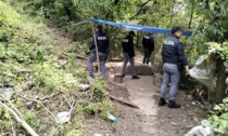Blitz nei boschi della droga: beccati con cocaina ed eroina