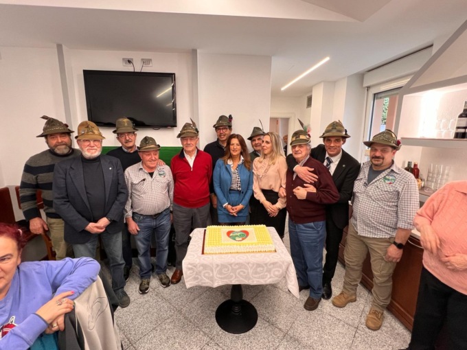 Dagli Alpini di Calolziocorte un contributo alla Lilt Lecco