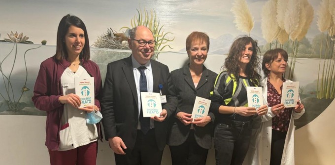 “Camici bianchi di zucchero filato”: presentato all’ospedale Manzoni il libro di Agnese Bizzarri