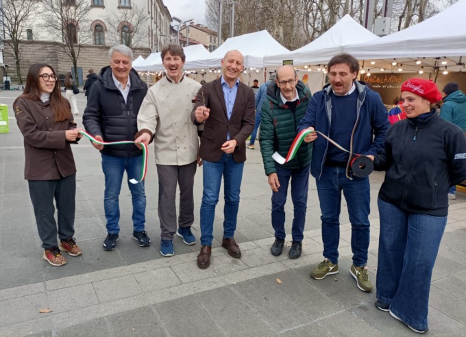 Lecco: tagliato il nastro della Festa del cioccolato, trionfo di dolcezza