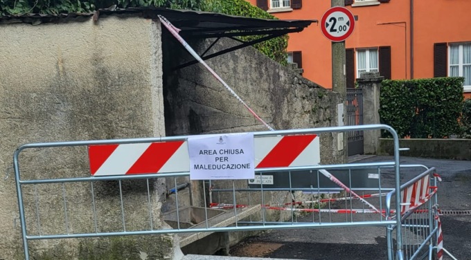 Pescate, lavatoio di via XXV Aprile chiuso a causa dei vandalismi. De Capitani: “Ora basta”