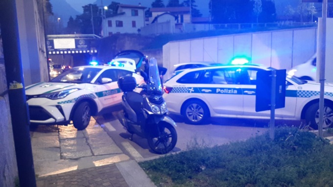Lecco: paura per uno scontro auto moto davanti alla Piccola