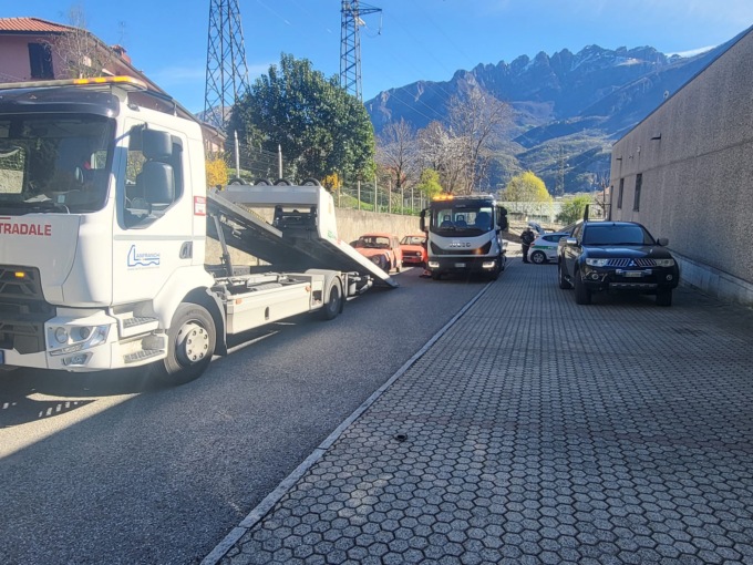 Promessa mantenuta: rimosse e sequestrate le auto senza assicurazione