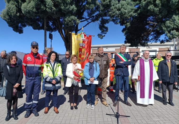 Calolziocorte: il piazzale del cimitero intitolato alle vittime del Covid