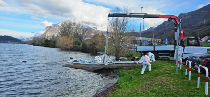Sversamento di idrocarburi nel lago a Lierna e Lecco: completate le operazioni di bonifica
