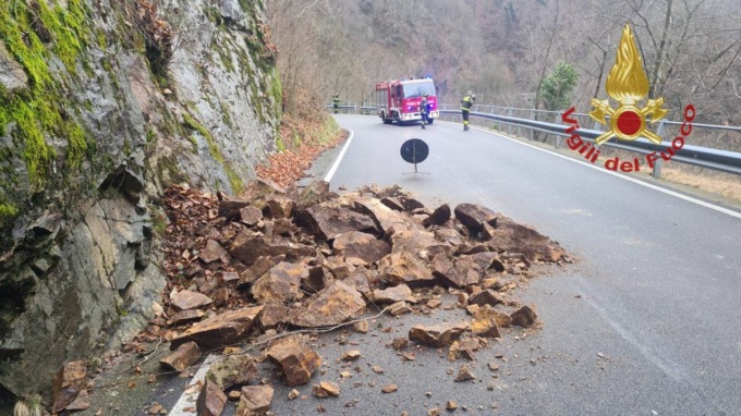 Frana sulla Bellano Taceno: strada chiusa