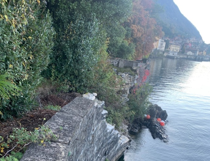Villa Monastero: si recupera il muro crollato