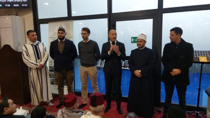 Il sindaco Gattinoni alla “moschea” di corso Promessi Sposi per la fine del Ramaḍan
