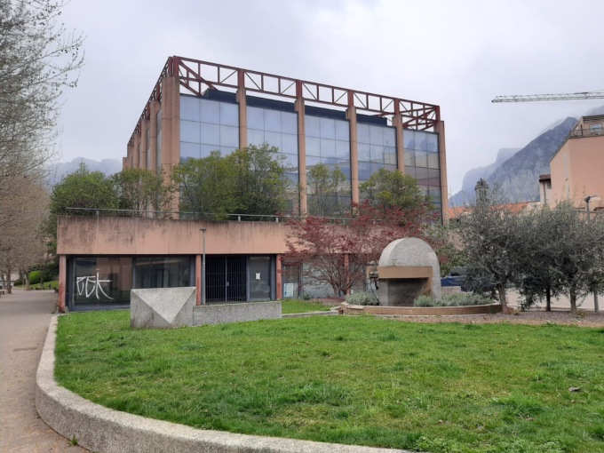 Lecco, clochard nell’ex Inpdap: raccolta firme dei residenti