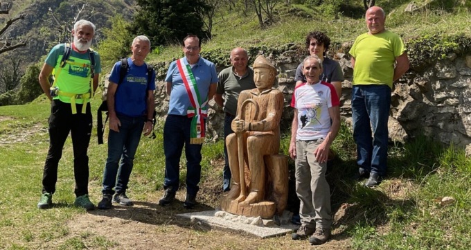 Inaugurata a San Tomaso la scultura in memoria di Aurelio Rusconi, simbolo della vita contadina