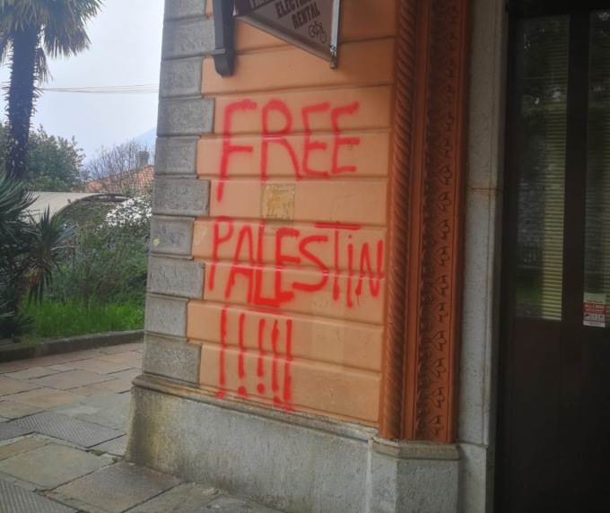 Scritte pro Palestina: due 23enni denunciati per imbrattamento