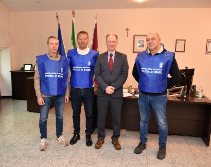 Ufficio Passaporti, una convenzione tra la Questura di Lecco e i poliziotti in pensione dell’Anps