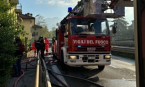 Maxi incendio a Valmadrera: ferito un pensionato