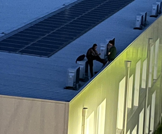 Lecco: raid notturno  sul tetto della scuola