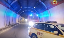 Schianto nel tunnel del Monte Barro: 22enne ferito nell'auto ribaltata