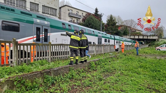 Maltempo: evacuato un treno sul Lago di Como. Salvati 300 passeggeri