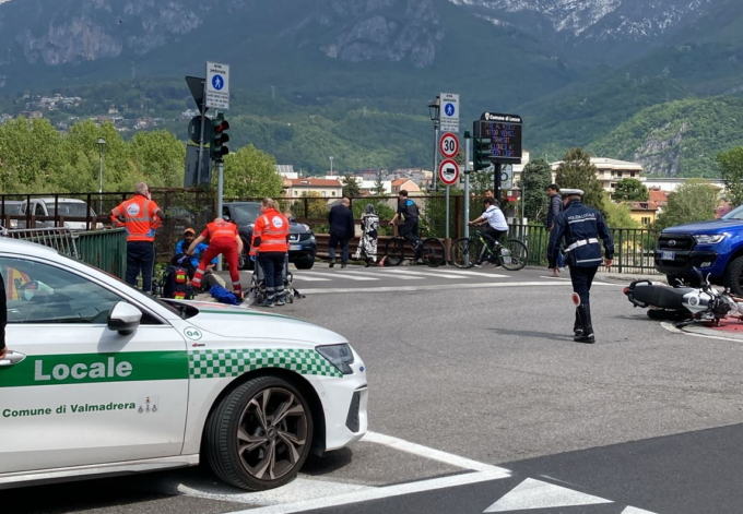 Schianto auto moto al Ponte Vecchio