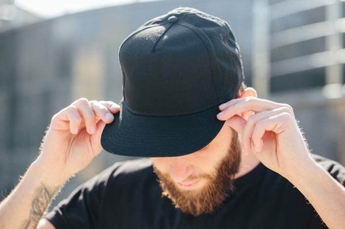 Come usare i cappelli personalizzati per la brand awareness: tutto quello che devi sapere