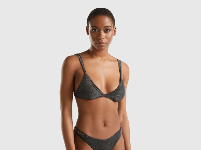 Come scegliere i costumi da donna più adatti alle proprie esigenze