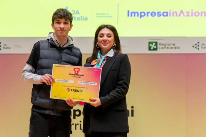 La classe 5A Informatica dell’IIS Badoni  vince il premio Trend Micro Award