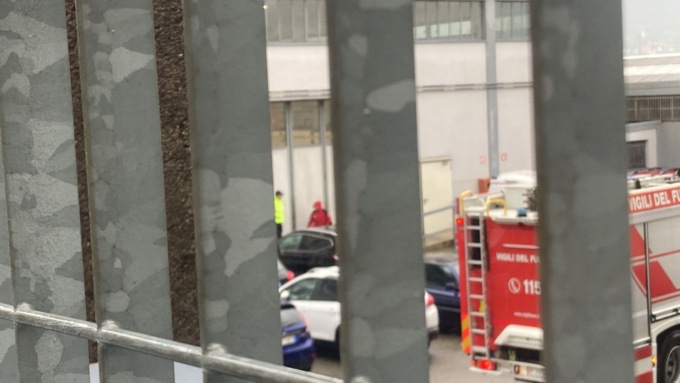 Esplode la batteria del muletto: 42enne in condizioni serie