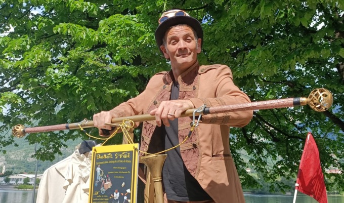 “Qua e là per piazze e cortili”, in tanti al 9° festival di Olginate con gli artisti di strada