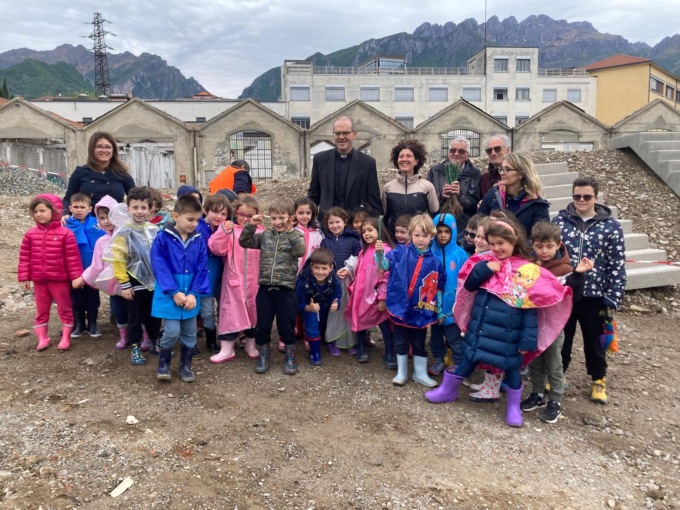 Lecco: piantumata nel cantiere del nuovo oratorio la vigna del prevosto