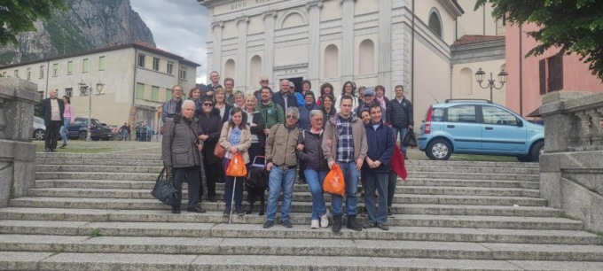 Oltre 120 non vedenti e ipovedenti in visita a Lecco alla scoperta dei suoi tesori d’arte e della sua storia alpinistica