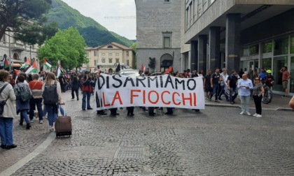 Disarmiamo la Fiocchi munizioni, in tanti alla manifestazione