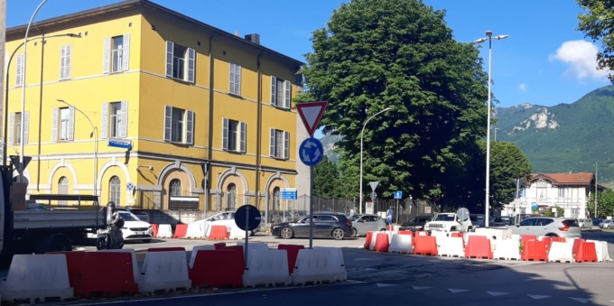 50enne investita da un autobus:  Lecco bloccata a lungo