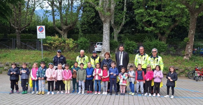 Mandello: una biciclettata con gli alunni per imparare il codice della strada