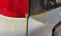Mandello: vandali ancora in azione, uova contro l'auto