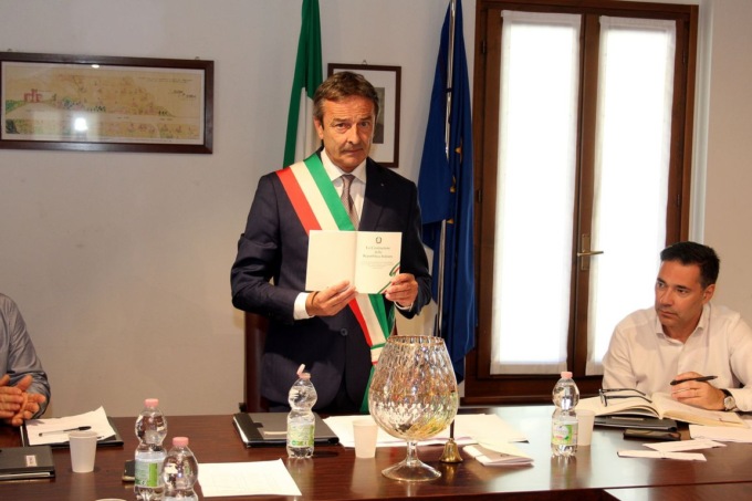 Erve: il sindaco dei record  Giancarlo Valsecchi giura per l’ottava volta