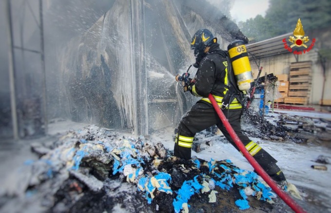 Dolzago, incendio in un’azienda: intervento dei Vigili del fuoco