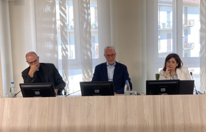 Omaggio corale a don Davide Milani alla presentazione del Lecco Film Fest