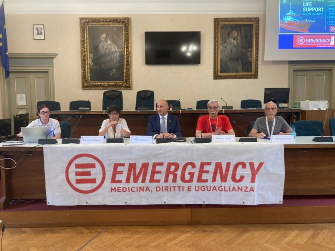 Inaugurata la mostra di Emergency, “Migrare è un diritto di ogni essere umano”
