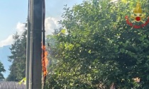 Monte Marenzo: linea elettrica in fiamme, intervengono i Vigili del fuoco