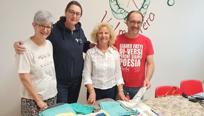 Banca del Tempo, coperte e cuffiette donate al Cuamm per i bambini nati prematuri