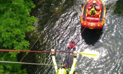 Vigili del fuoco nell'Adda: le spettacolari immagini