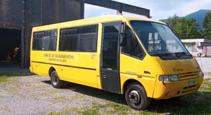 Il Comune mette all’asta… lo scuolabus